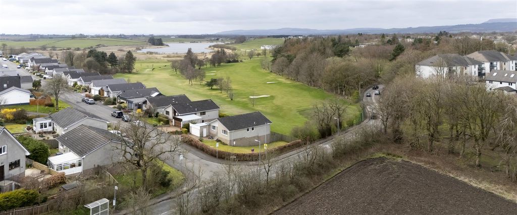 Property photo 1 of 39 2_Gadloch_Ave_Lenzie_003.Jpg