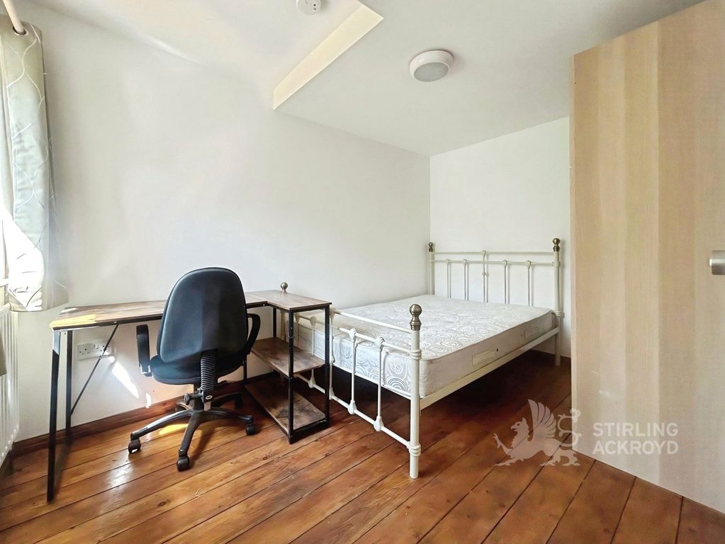 Property photo 3 of 10 Bedroom