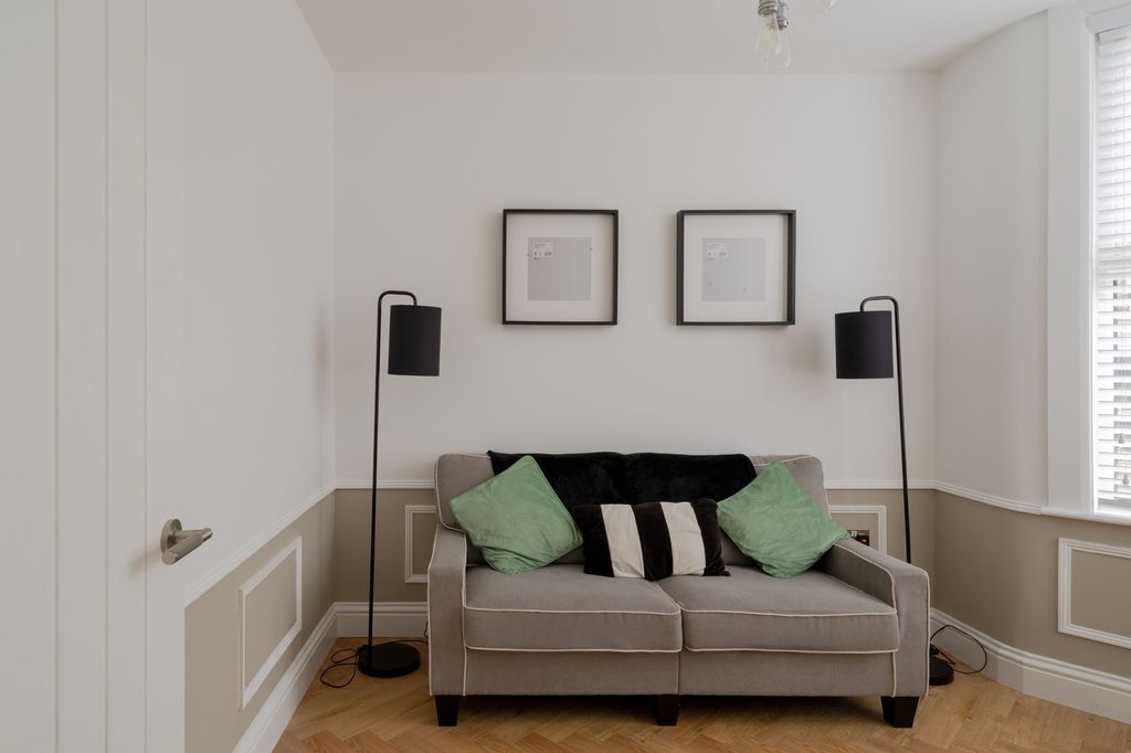 Property photo 2 of 34