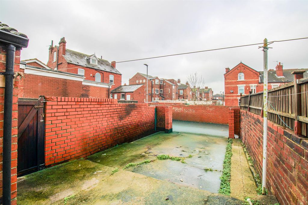 Property photo 1 of 11 Outside