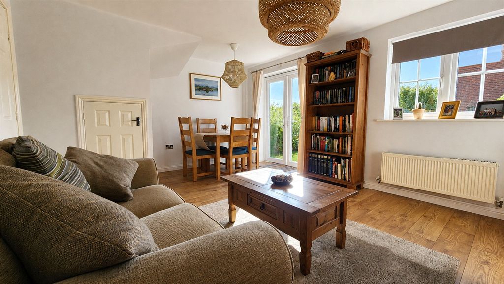 Property photo 3 of 12 Picture No. 02