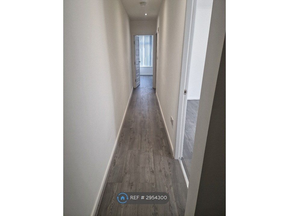 Property photo 2 of 6 Entrance Hallway
