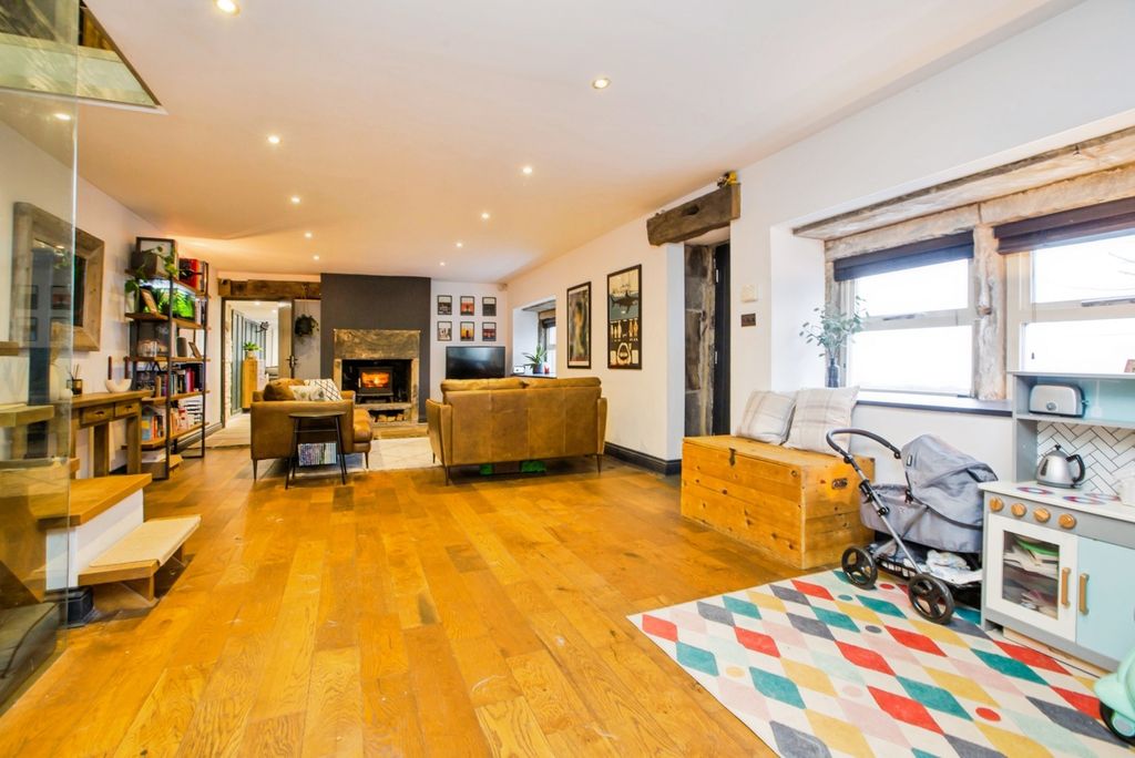 Property photo 2 of 28 Lounge / Dining Room