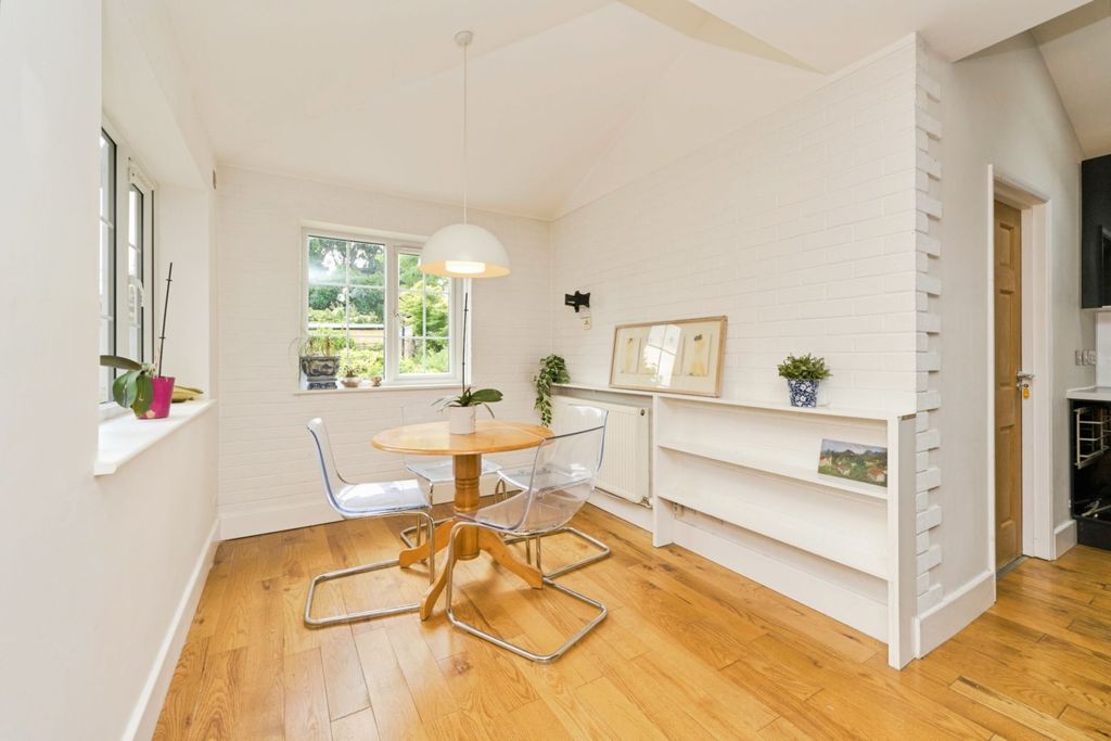 Property photo 3 of 21 Breakfast Room