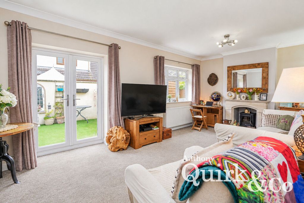 Property photo 2 of 19