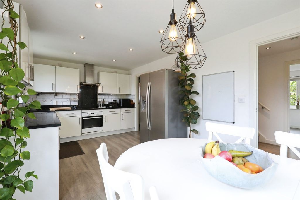 Property photo 3 of 32