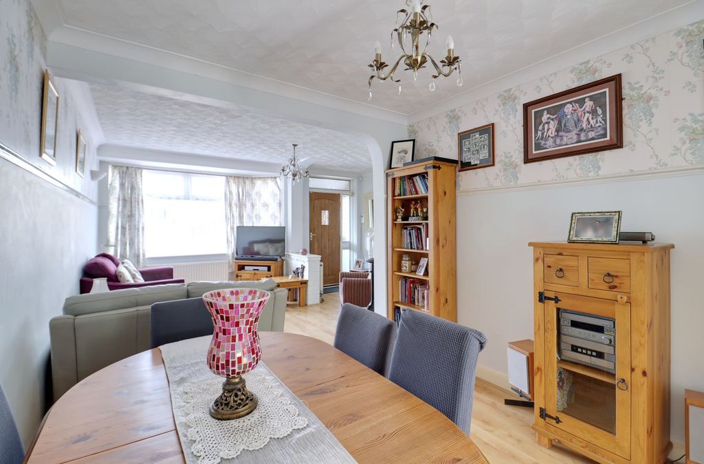 Property photo 2 of 14