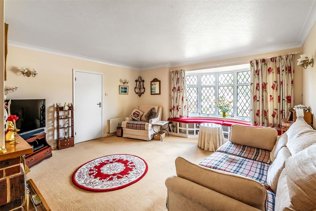 Property photo 2 of 14 97A-Nutcroft-Grove-5.Jpg