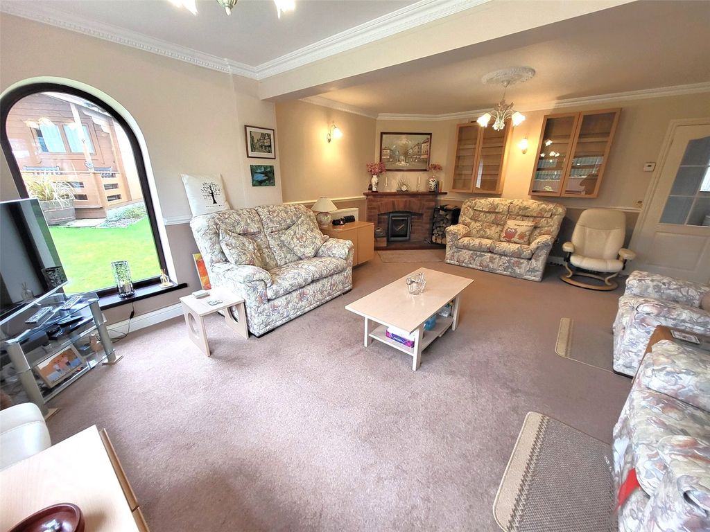 Property photo 2 of 37 Picture No. 24