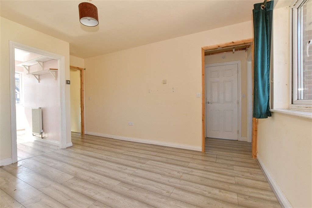 Property photo 3 of 13 Lounge