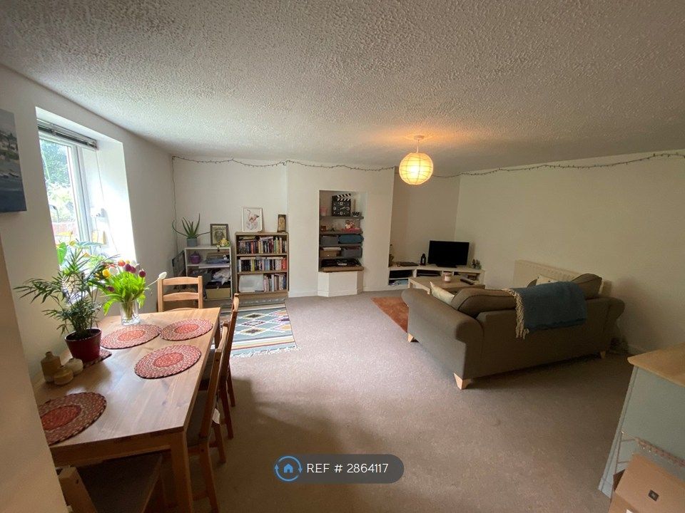 Property photo 3 of 9 Lounge