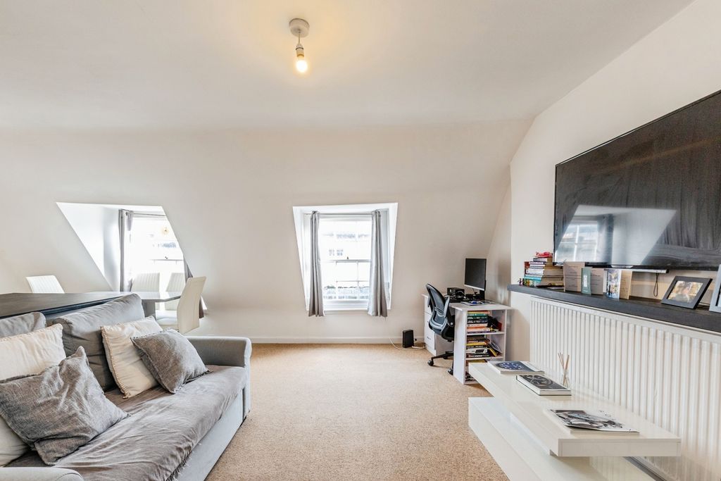 Property photo 2 of 11 Pbox-Img.Jpg