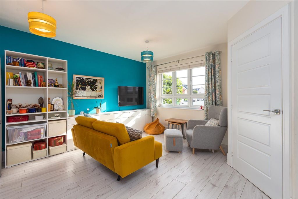 Property photo 2 of 18