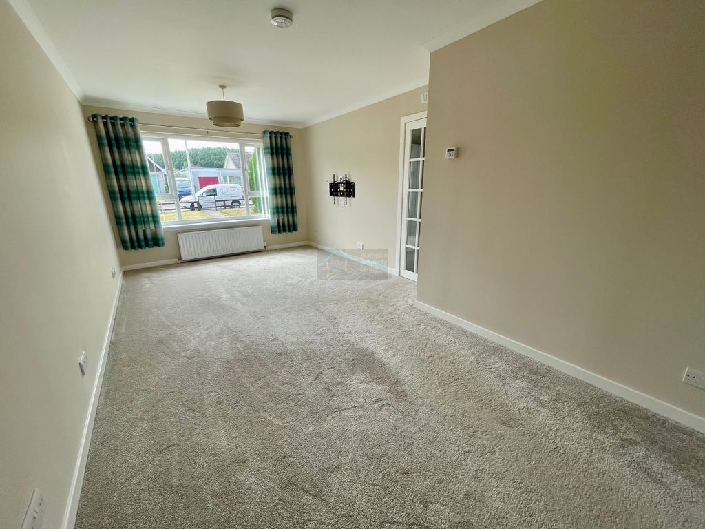 Property photo 3 of 19 Lounge B.Jpg