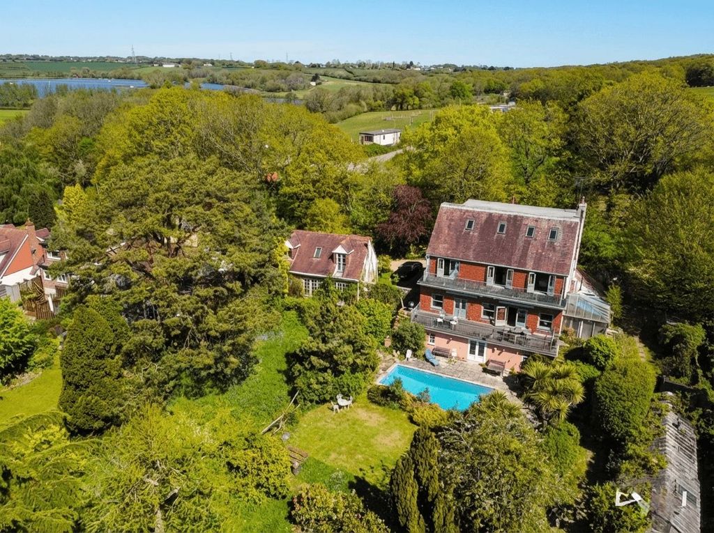 Property photo 1 of 47
