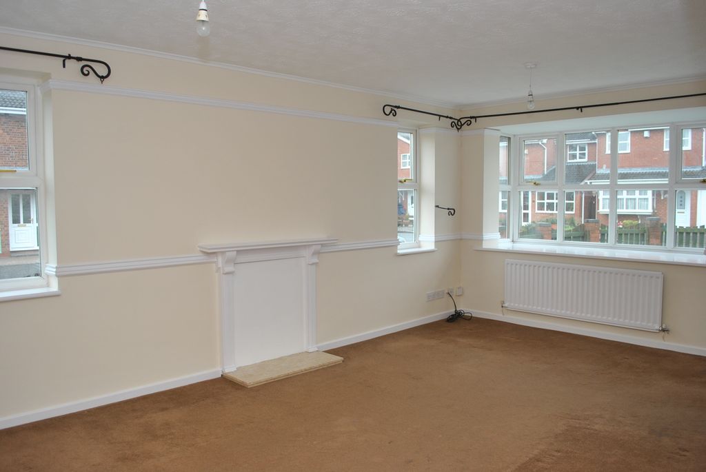 Property photo 3 of 12 Lounge