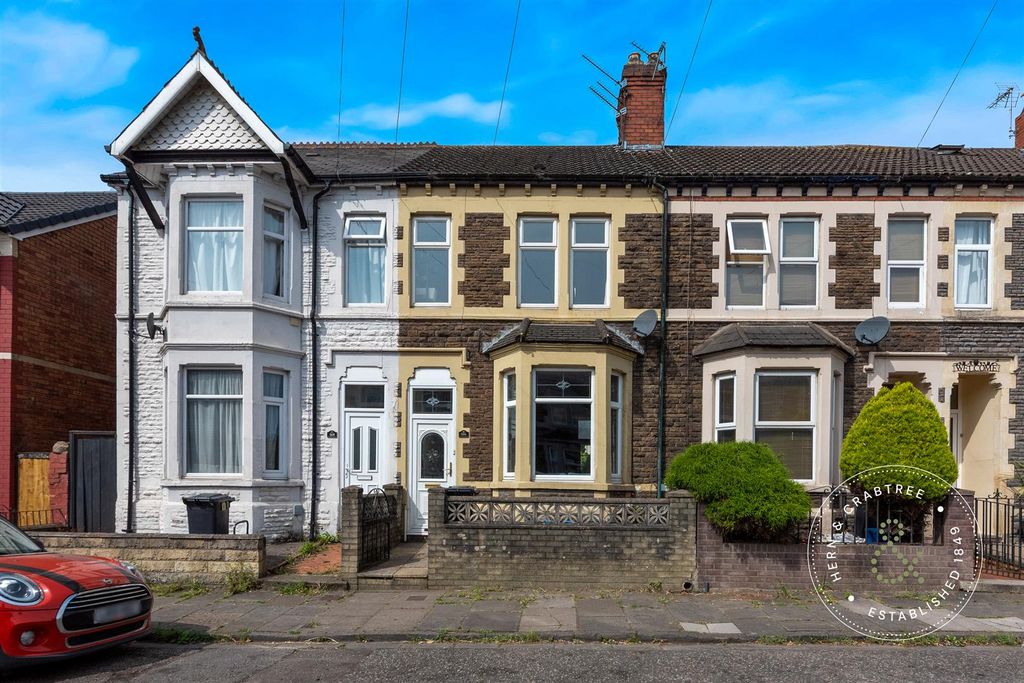 Property photo 1 of 32 Moorland-Road-03.Jpg