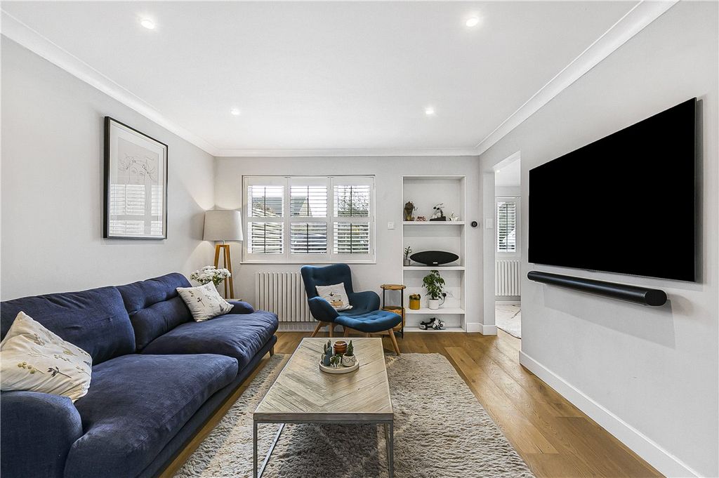 Property photo 3 of 23 Lounge