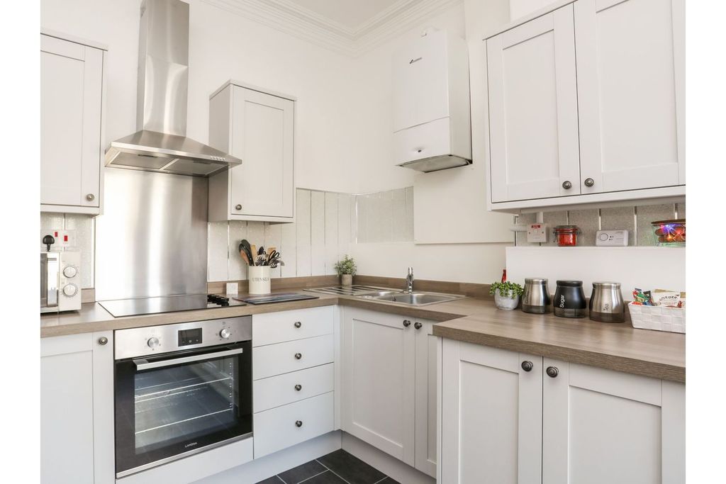Property photo 3 of 9 Kitchen