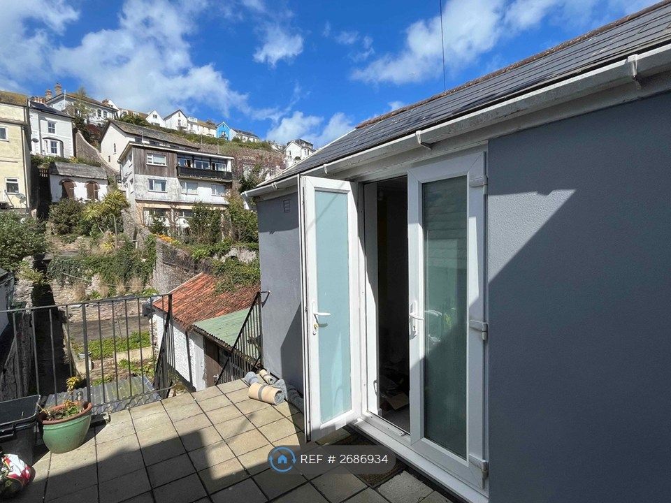 Property photo 3 of 24 Flat Entrance