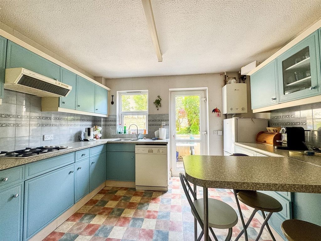 Property photo 3 of 26 Kitchen