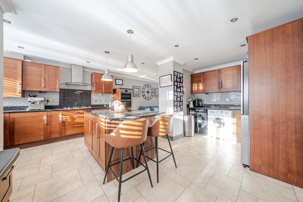 Property photo 3 of 14 Picture No. 12