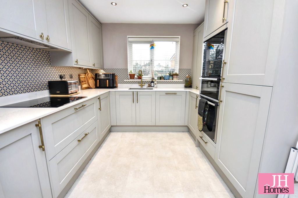 Property photo 3 of 25