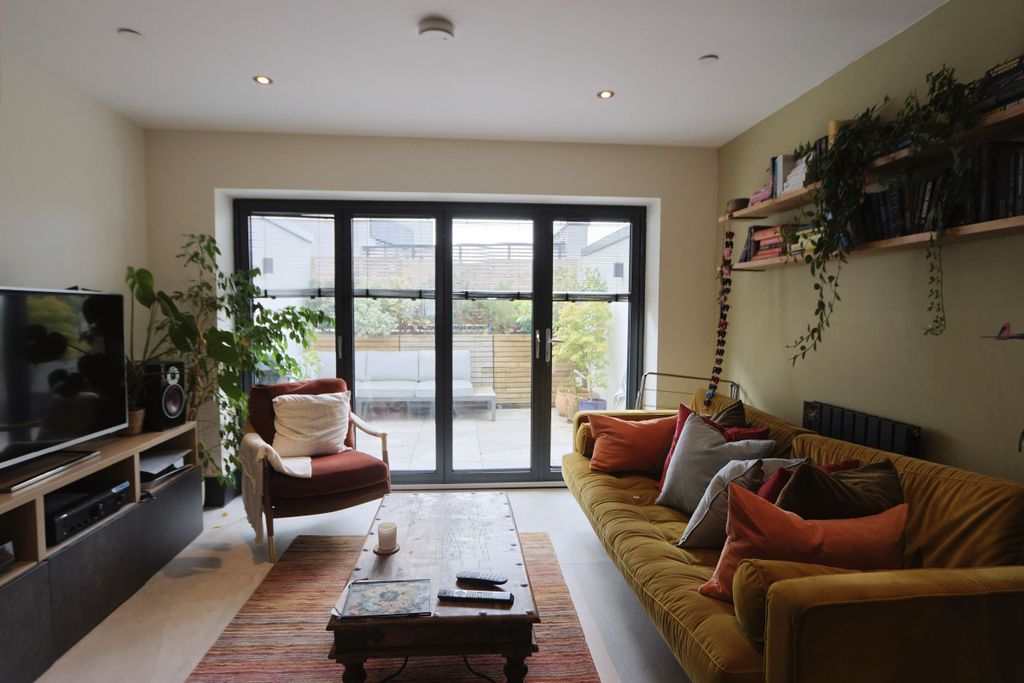 Property photo 2 of 33