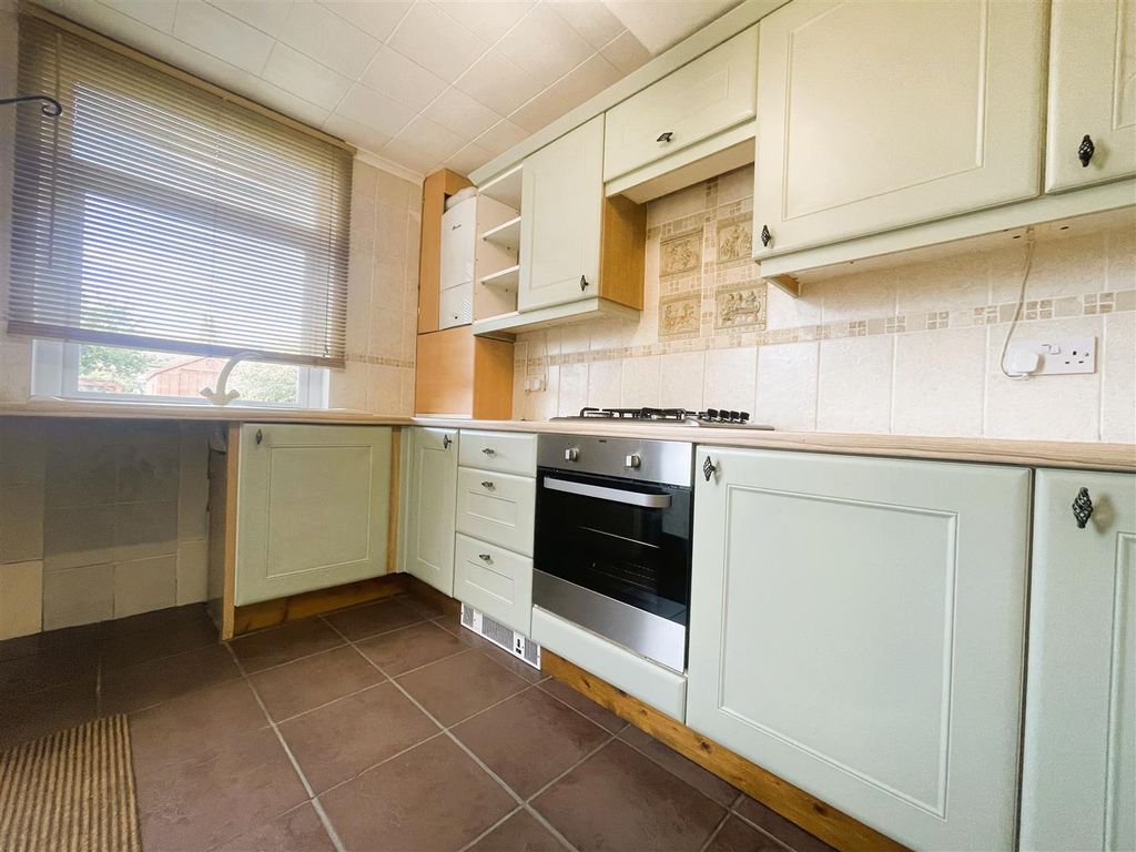 Property photo 3 of 9 Kitchen