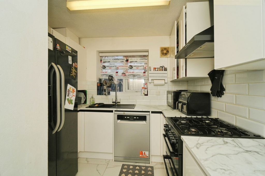 Property photo 3 of 30 Photo