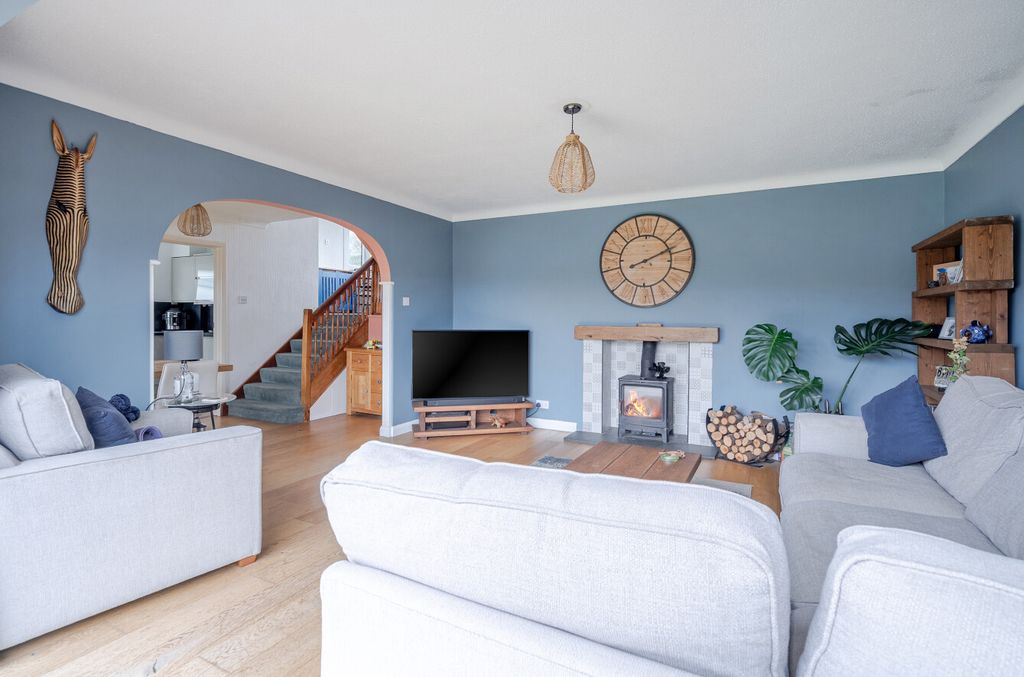 Property photo 2 of 19