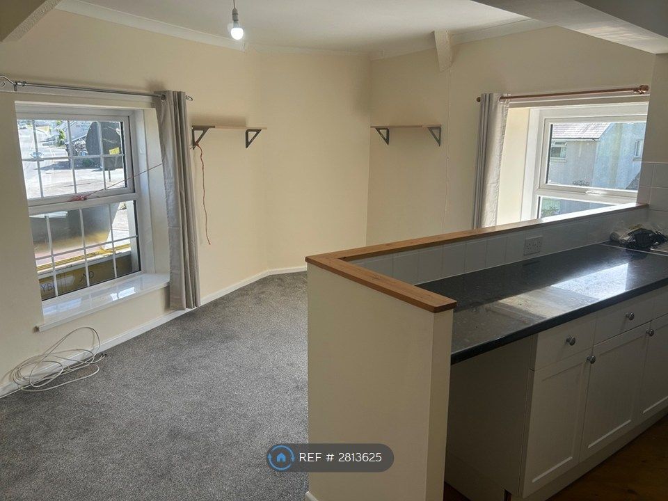 Property photo 2 of 35