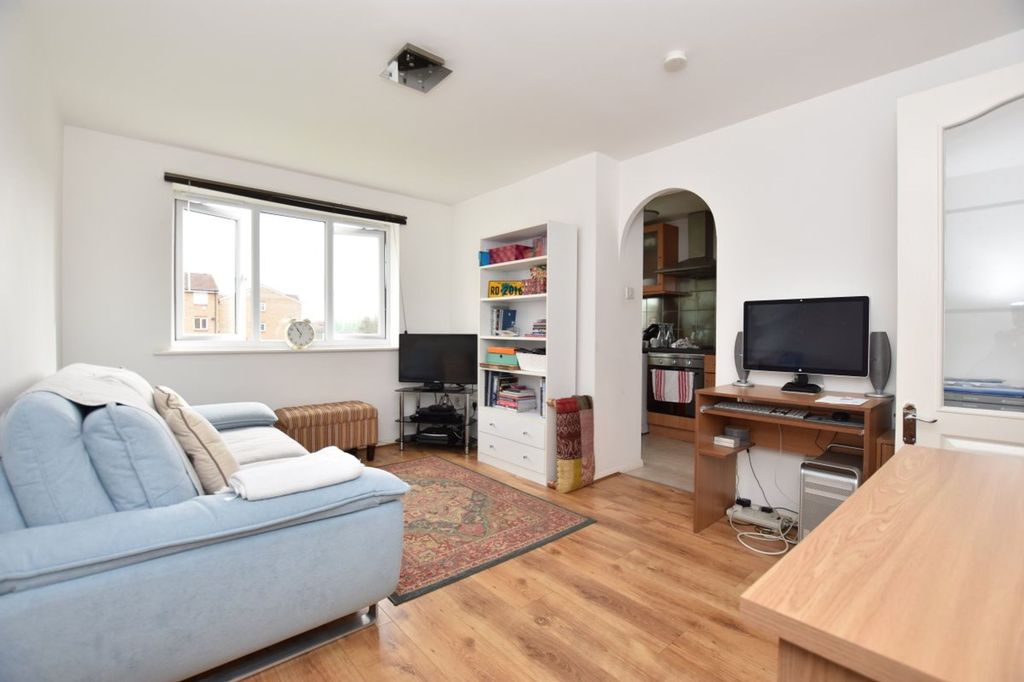 Property photo 2 of 8