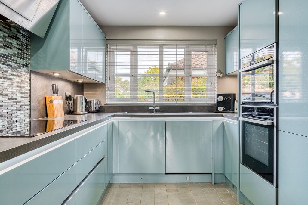 Property photo 3 of 21