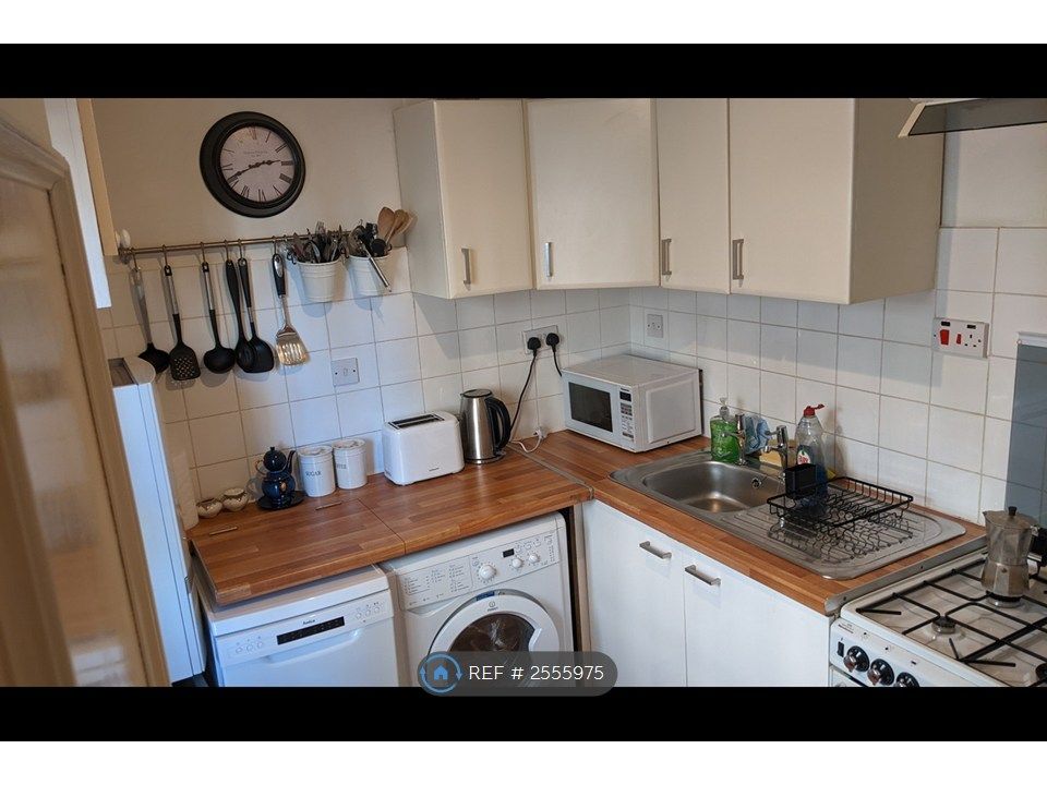 Property photo 2 of 11 Kitchen
