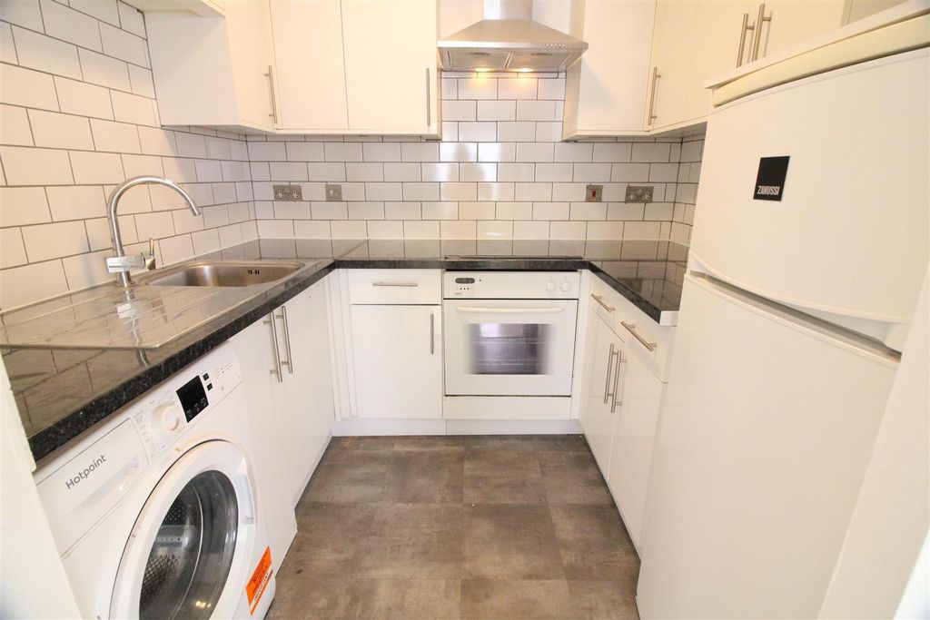 Property photo 2 of 12 Cdd502A5-F30F-4A0B-Ac04-F5E7786950A2.Jpeg