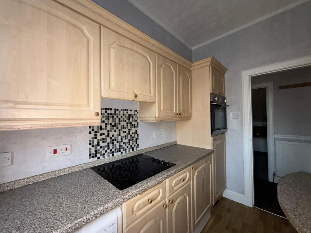 Property photo 3 of 11 5