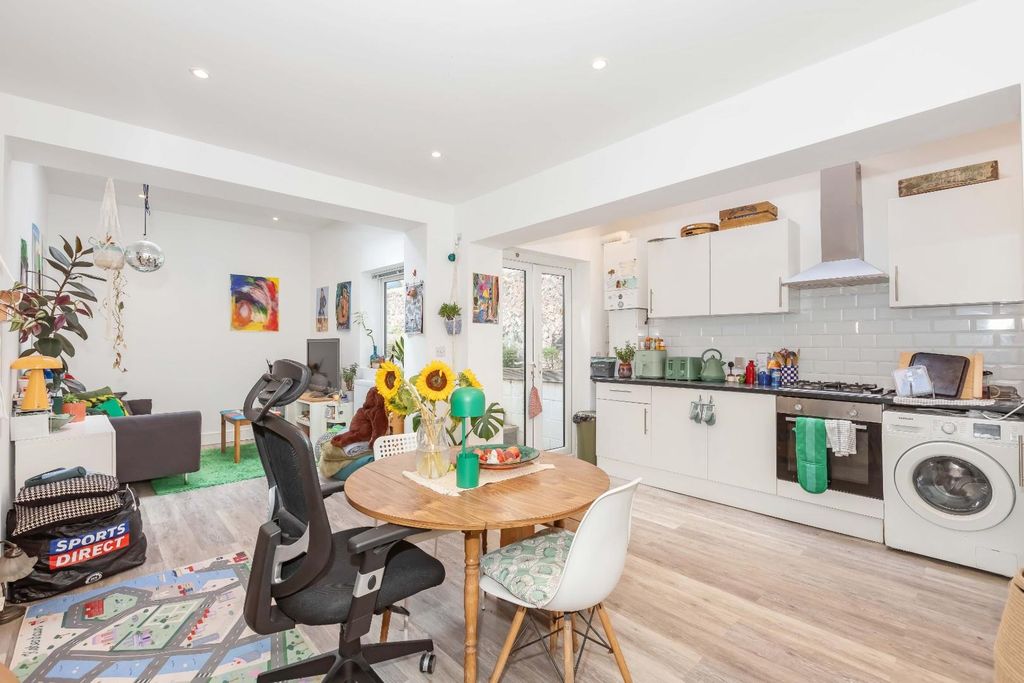 Property photo 3 of 12 Blatchington Rd_8.Jpg