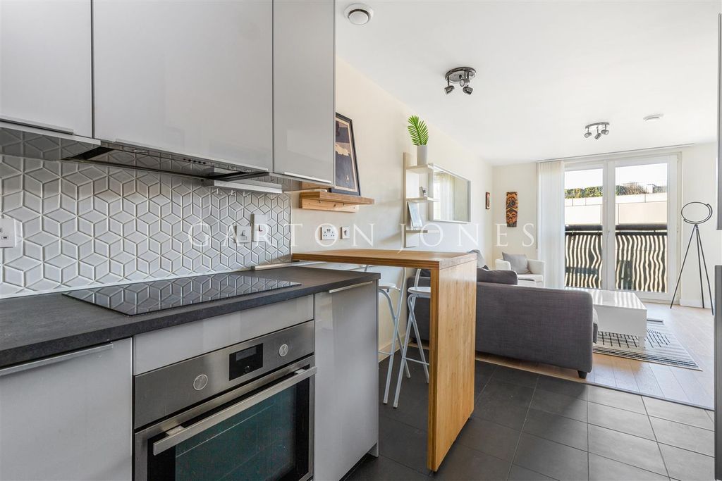 Property photo 3 of 13 Kitchen