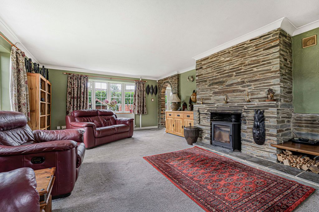 Property photo 2 of 28 Sitting Room (2)