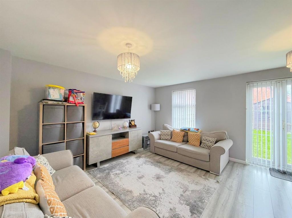 Property photo 2 of 14 Lounge