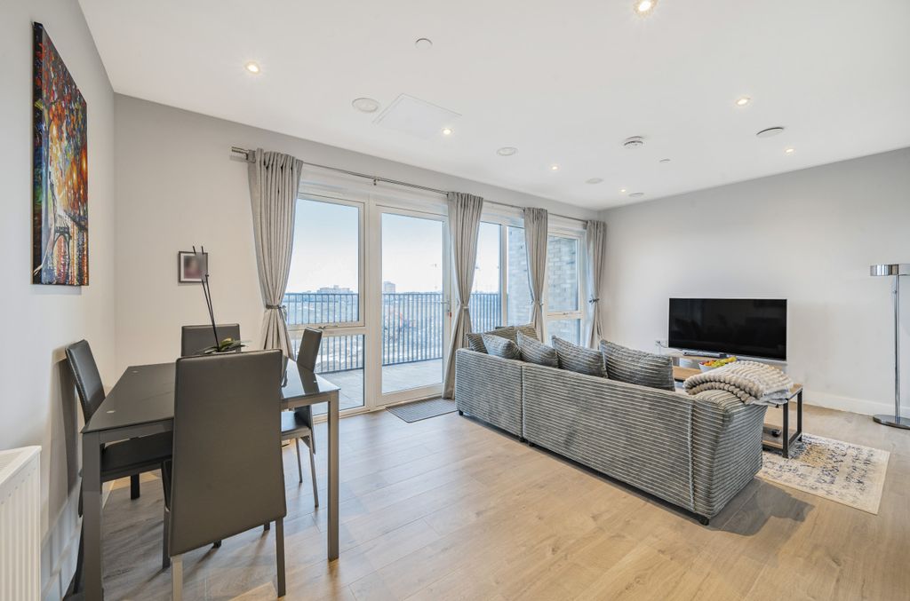 Property photo 2 of 8