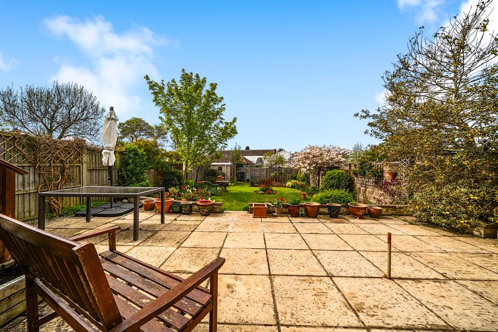 Property photo 2 of 16 Garden