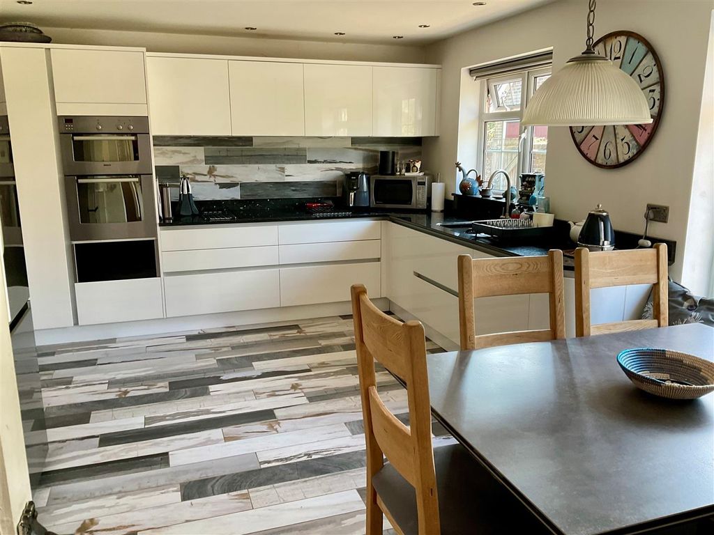 Property photo 2 of 50 Kitchen Pic2.Jpg