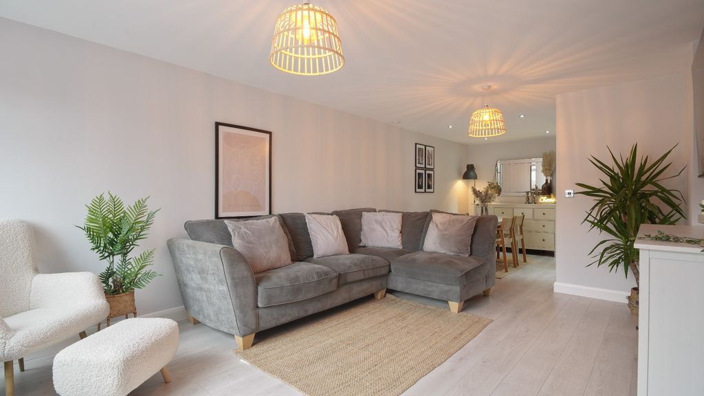 Property photo 2 of 14 4515911