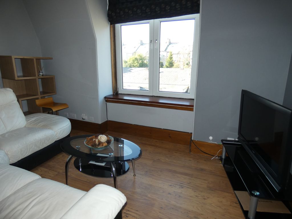 Property photo 3 of 7 Lounge