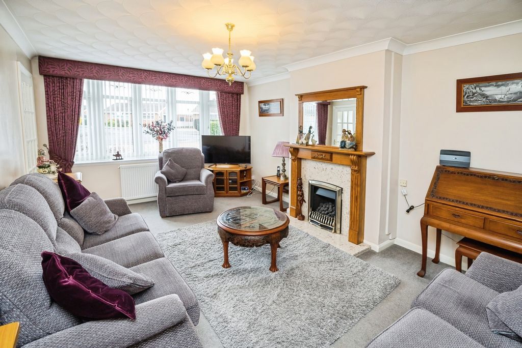 Property photo 3 of 20 Living Room