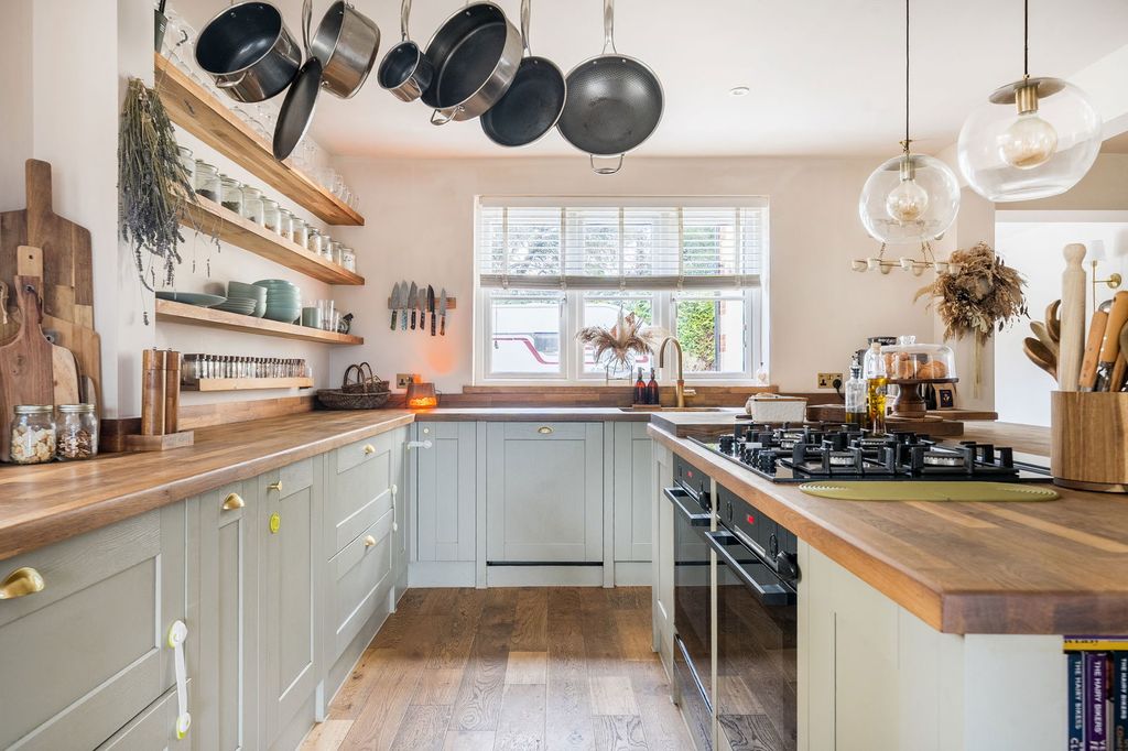 Property photo 2 of 24