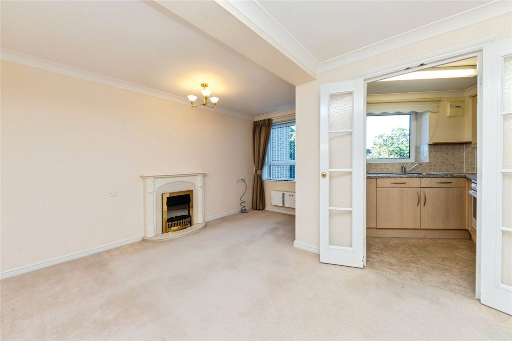Property photo 1 of 11 Lounge