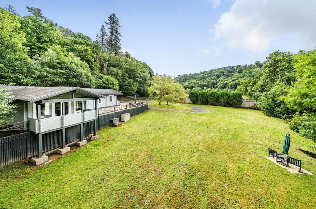 Property photo 1 of 26 Oakford, Seddons